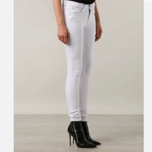 Rag & Bone skinny Jean in white. Size 26